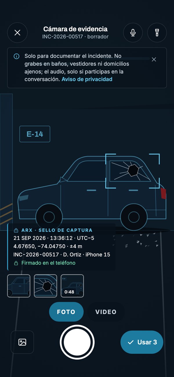 La cámara de evidencia sella cada captura con hora, GPS, folio y firma del teléfono, y avisa dónde no se debe grabar.