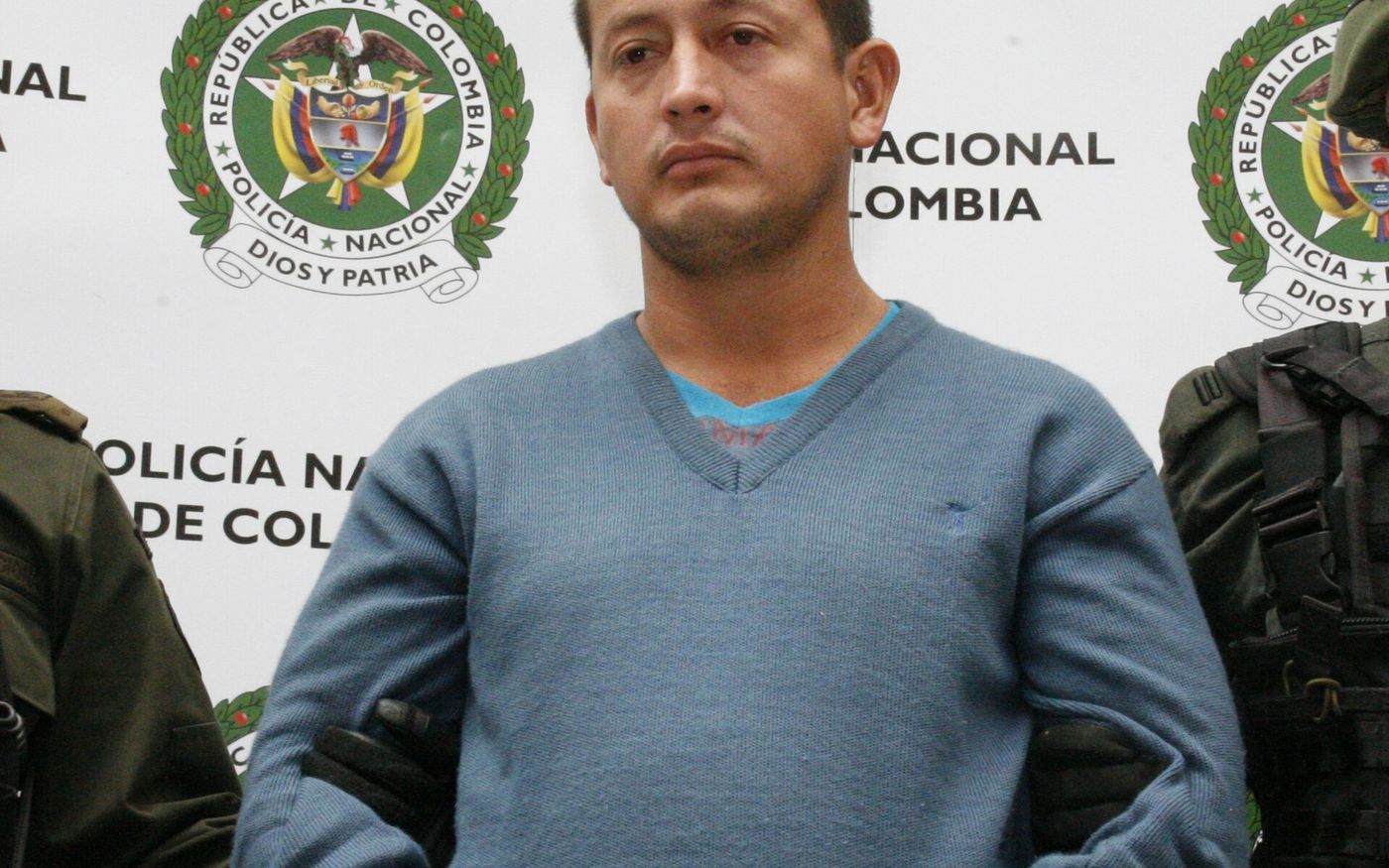 Agentes de la Policía Nacional de Colombia durante una detención